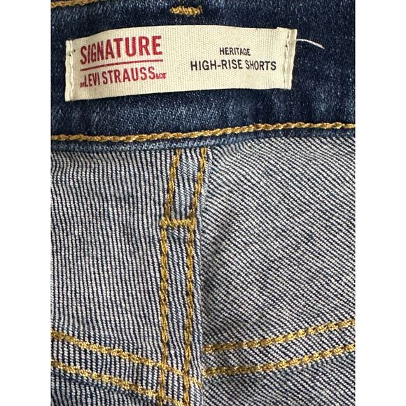 Signature by Levi's Women's Heritage High Rise Denim Cut Off Shorts, Size 20 - Picture 2 of 4
